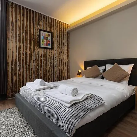 Beautiful Cosy, Modern In Centre Apartment *